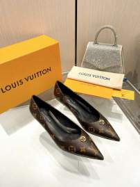 Picture of Louis Vuitton Shoes _SKULVsz35-414cmmnf038013599